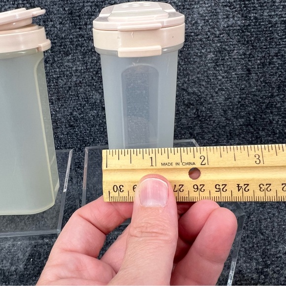 Set of 2 Tan Tupperware Spice Shaker Modular Mates 1845B-5, 1844-15 1846-15 - Picture 8 of 12